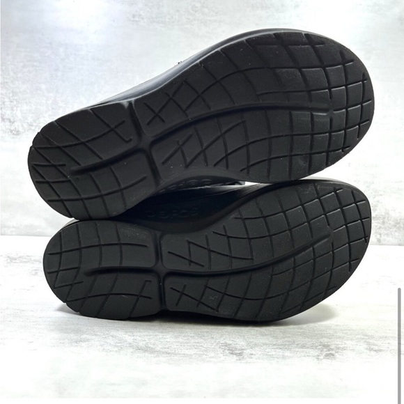 Oofos Winter & Rain Boots - Picture 6 of 7